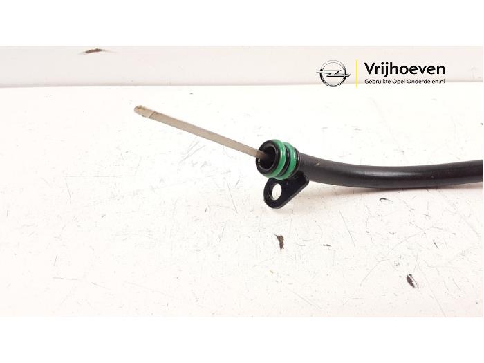 Oil dipstick from a Opel Corsa F (UB/UH/UP) 1.2 12V 75 2020