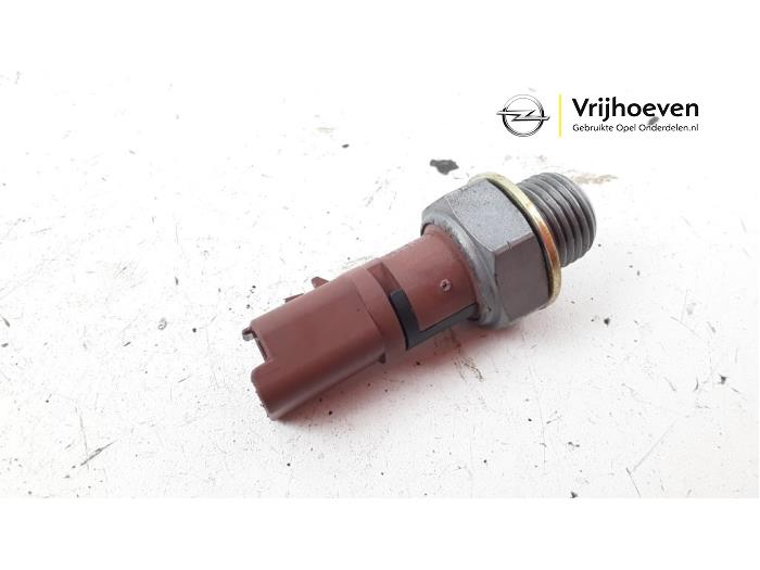 Interruptor de presión de aceite de un Opel Corsa F (UB/UH/UP) 1.2 12V 75 2020