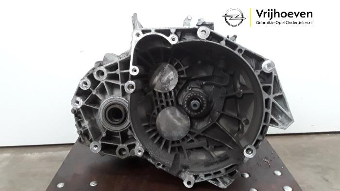 Usagé Boîte de vitesse Opel Zafira Tourer (P12) 2.0 CDTI 16V 130 Ecotec Prix € 250,00 Règlement à la marge proposé par Autodemontage Vrijhoeven B.V.