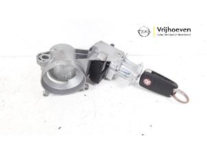 Gebrauchte Zündschloss + Schlüssel Opel Corsa D 1.4 16V Twinport Preis € 35,00 Margenregelung angeboten von Autodemontage Vrijhoeven B.V.