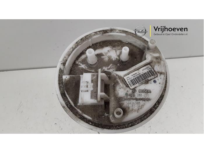 Pompe carburant électrique d'un Opel Corsa E 1.6 OPC Turbo 16V 2016