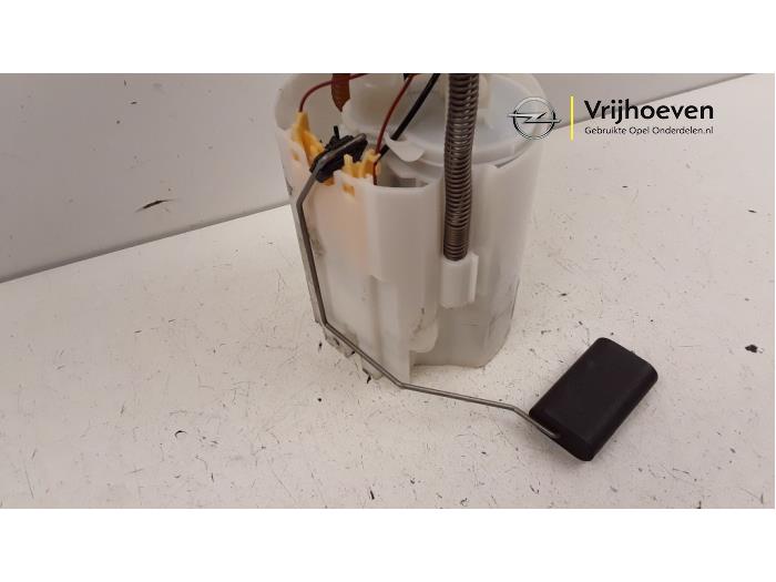 Pompe carburant électrique d'un Opel Corsa E 1.6 OPC Turbo 16V 2016