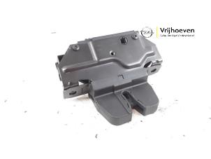 Used Tailgate lock mechanism Opel Vectra C 2.2 16V Price € 80,00 Margin scheme offered by Autodemontage Vrijhoeven B.V.