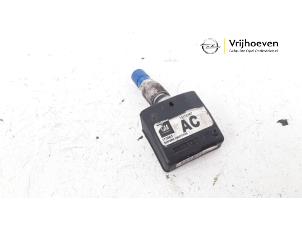 Usados Sensor de presión de neumáticos Opel Astra H GTC (L08) 1.6 16V Twinport Precio € 25,00 Norma de margen ofrecido por Autodemontage Vrijhoeven B.V.