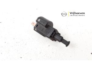 Used Brake light switch Opel Vectra B (38) 1.8 16V Ecotec Price € 10,00 Margin scheme offered by Autodemontage Vrijhoeven B.V.