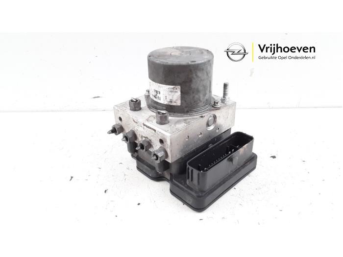 Usagé Bloc ABS Opel Grandland/Grandland X 1.2 Turbo 12V Prix € 300,00 Règlement à la marge proposé par Autodemontage Vrijhoeven B.V.