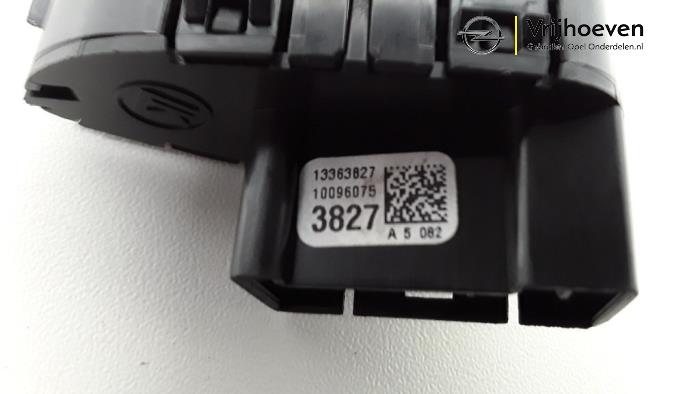 Interruptor de calefactor de asiento de un Opel Corsa E 1.4 16V 2015