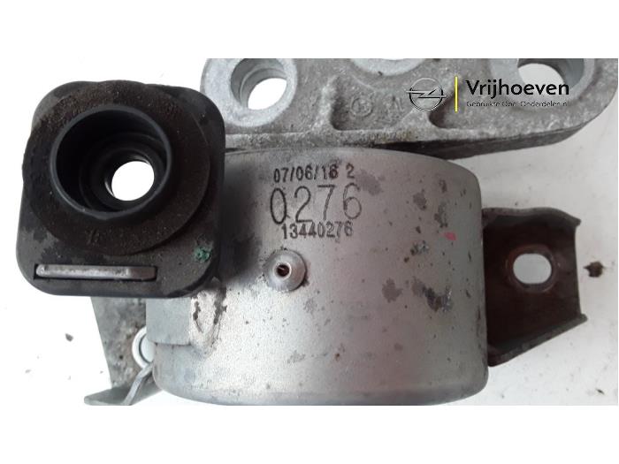 Engine mount from a Opel Corsa E 1.3 CDTi 16V ecoFLEX 2016