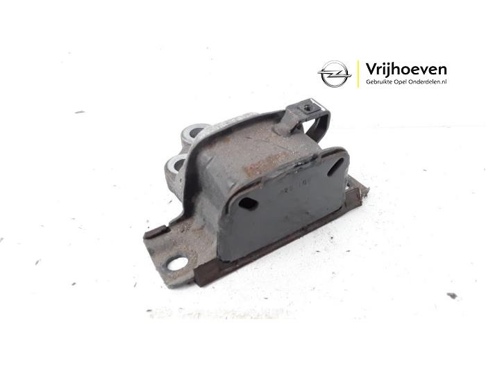 Engine mount from a Opel Corsa E 1.3 CDTi 16V ecoFLEX 2016