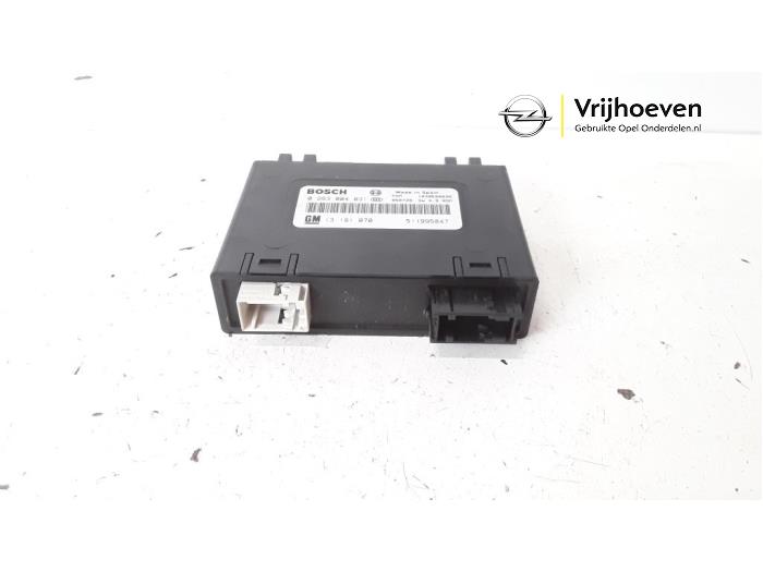 Begagnade PDC-modul Opel Zafira (M75) 2.2 16V Direct Ecotec Pris € 45,00 Marginaltabell erbjuds av Autodemontage Vrijhoeven B.V.