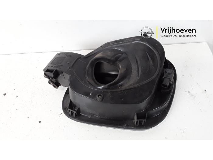Tank cap cover from a Opel Astra K Sports Tourer 1.0 Turbo 12V 2018