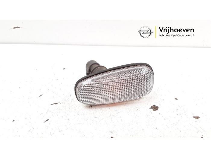 Indicator lens, front left from a Opel Astra G (F69) 1.6 16V 1999