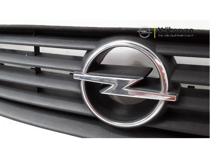Grille from a Opel Zafira (F75) 1.8 16V 2000