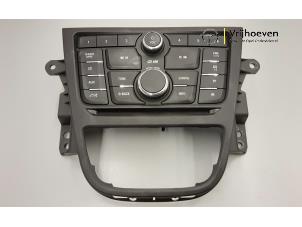 Usados Panel de control de radio Opel Mokka/Mokka X 1.6 CDTI 16V 4x2 Precio € 40,00 Norma de margen ofrecido por Autodemontage Vrijhoeven B.V.