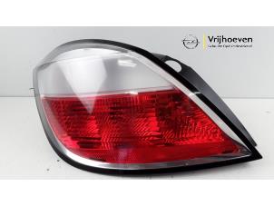 Gebrauchte Rücklicht links Opel Astra H (L48) 1.6 16V Twinport Preis € 30,00 Margenregelung angeboten von Autodemontage Vrijhoeven B.V.