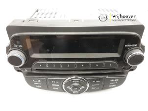 Gebrauchte Radio Opel Adam 1.2 16V Preis € 50,00 Margenregelung angeboten von Autodemontage Vrijhoeven B.V.