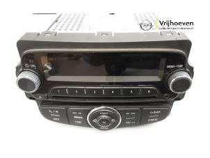 Gebrauchte Radio Opel Adam 1.2 16V Preis € 250,00 Margenregelung angeboten von Autodemontage Vrijhoeven B.V.