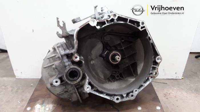 Gearbox Opel Corsa E 1.4 Turbo 16V - 55599506 B14NEJ M32