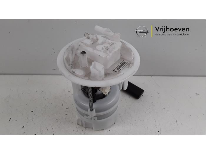 Electric fuel pump from a Opel Corsa F (UB/UH/UP) 1.2 12V 75 2020
