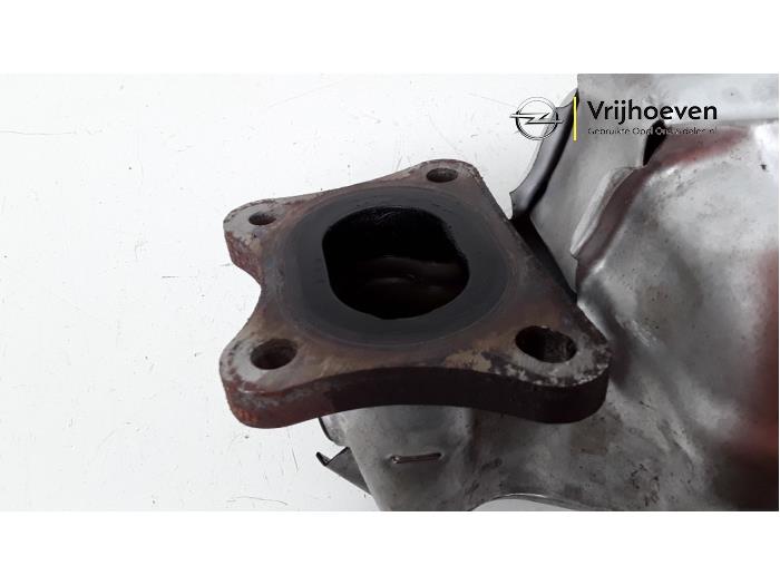 Exhaust manifold + catalyst from a Opel Corsa F (UB/UH/UP) 1.2 12V 75 2020