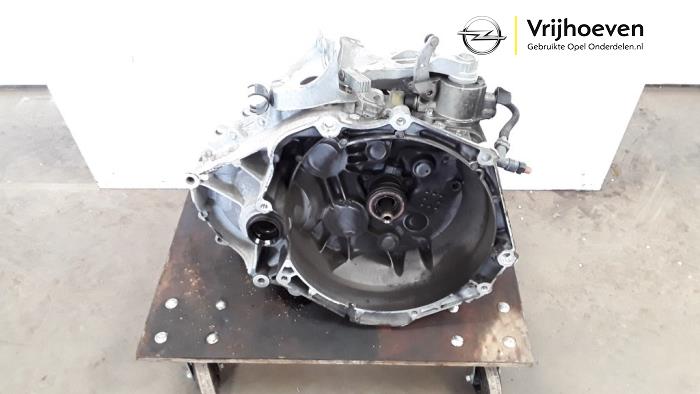 Usagé Boîte de vitesse Opel Corsa E 1.0 SIDI Turbo 12V Prix € 650,00 Règlement à la marge proposé par Autodemontage Vrijhoeven B.V.