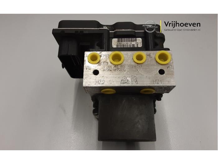 Begagnade ABS-pump Opel Corsa D 1.0 Pris € 250,00 Marginaltabell erbjuds av Autodemontage Vrijhoeven B.V.