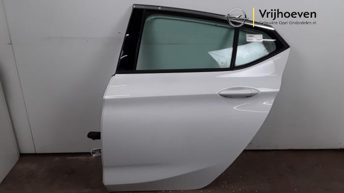 Puerta de 4 puertas izquierda detrás de un Opel Astra K 1.0 Turbo 12V 2017