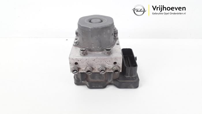 Używane Pompa ABS Opel Corsa E 1.4 Turbo 16V Cena € 45,00 Procedura marży oferowane przez Autodemontage Vrijhoeven B.V.