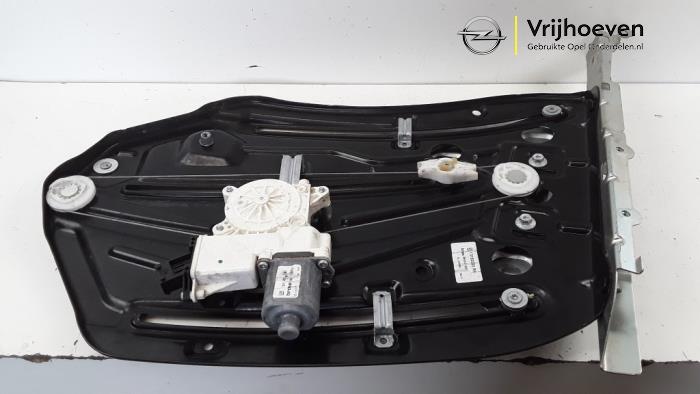 Rear window mechanism 2-door, right from a Opel Astra H Twin Top (L67) 1.8 16V 2007
