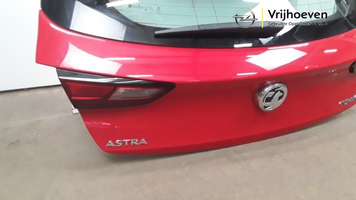 Hayon arrière d'un Opel Astra K 1.4 Turbo 16V 2017