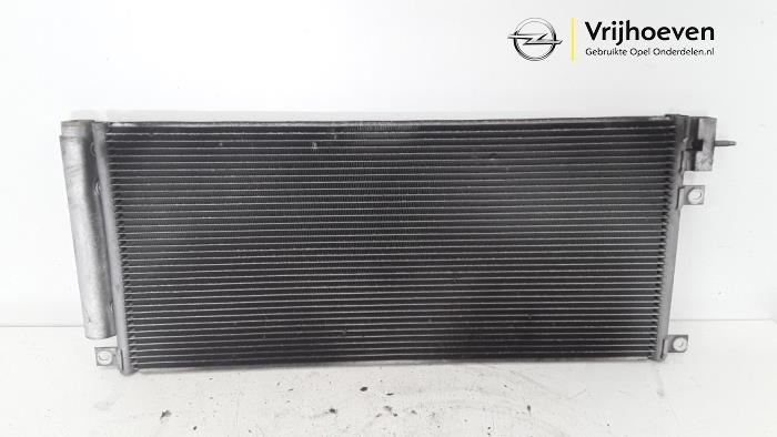 Condensador de aire acondicionado de un Vauxhall Mokka/Mokka X 1.4 Turbo 16V 4x2 2015
