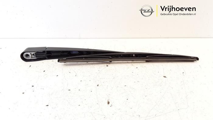 Rear wiper arm from a Opel Adam 1.2 16V 2014