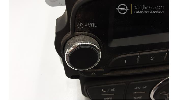 Radio module from a Opel Adam 1.0 Ecotec 12V SIDI Turbo 2015