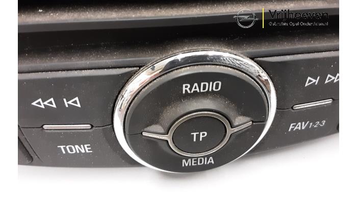 Radio module from a Opel Adam 1.0 Ecotec 12V SIDI Turbo 2015
