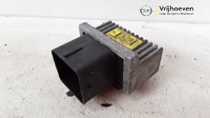 Used Glow plug relay Opel Vivaro 2.0 CDTI 16V Price € 20,00 Margin scheme offered by Autodemontage Vrijhoeven B.V.