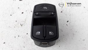 Usados Interruptor de ventanilla eléctrica Opel Corsa E 1.0 SIDI Turbo 12V Precio € 10,00 Norma de margen ofrecido por Autodemontage Vrijhoeven B.V.