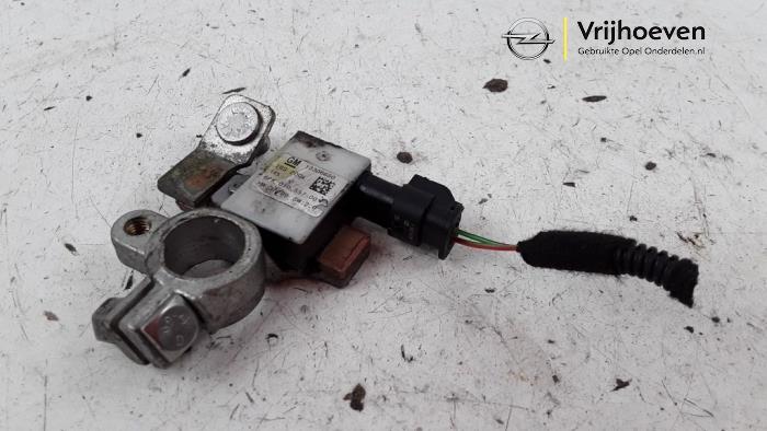 Usagé Divers Opel Corsa E 1.0 SIDI Turbo 12V Prix € 20,00 Règlement à la marge proposé par Autodemontage Vrijhoeven B.V.
