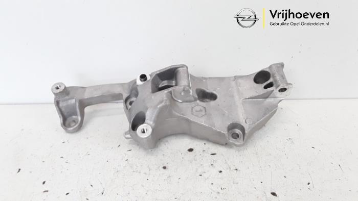 Used Alternator upper bracket Opel Corsa F (UB/UH/UP) 1.2 Turbo 12V 100 Price € 45,00 Margin scheme offered by Autodemontage Vrijhoeven B.V.