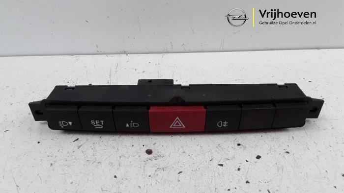 Bouton de warning d'un Opel Combo 1.3 CDTI 16V ecoFlex 2015