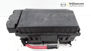 Usados Caja de fusibles Opel Zafira Tourer (P12) 2.0 CDTI 16V 130 Ecotec Precio € 100,00 Norma de margen ofrecido por Autodemontage Vrijhoeven B.V.