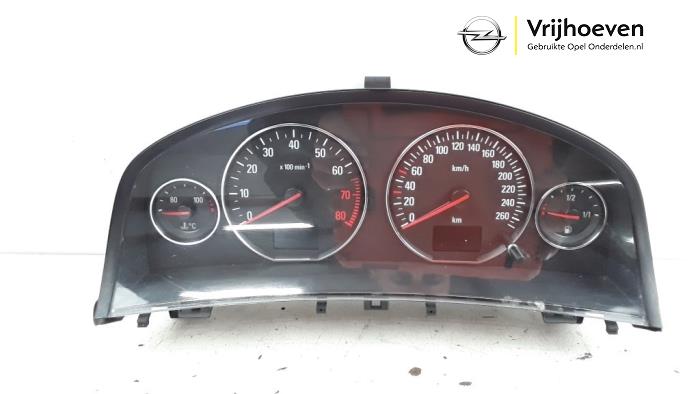 Odometer KM from a Opel Signum (F48) 3.2 V6 24V 2003
