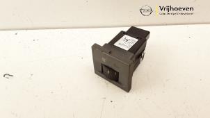 Usados Interruptor de calefactor de asiento Opel Signum (F48) 3.2 V6 24V Precio € 10,00 Norma de margen ofrecido por Autodemontage Vrijhoeven B.V.