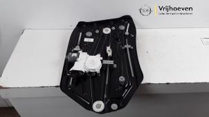 Używane Mechanizm szyby lewej tylnej wersja 2-drzwiowa Opel Astra H Twin Top (L67) 1.6 16V Cena € 75,00 Procedura marży oferowane przez Autodemontage Vrijhoeven B.V.