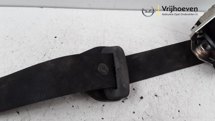 Front seatbelt, right from a Opel Astra H Twin Top (L67) 1.6 16V 2009
