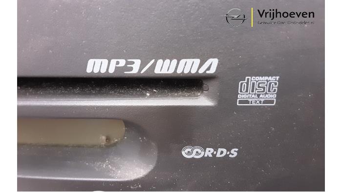 Radio CD Spieler van een Opel Agila (B) 1.3 CDTi 16V Ecotec 2008