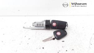 Used Ignition lock + key Opel Antara 2.2 CDTI 16V 4x2 Price € 55,00 Margin scheme offered by Autodemontage Vrijhoeven B.V.