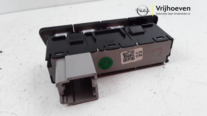 Interruptor ESP de un Opel Karl 1.0 12V 2016