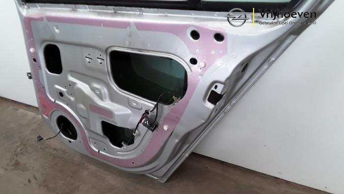 Puerta de 4 puertas derecha detrás de un Opel Astra H (L48) 1.6 16V Twinport 2006