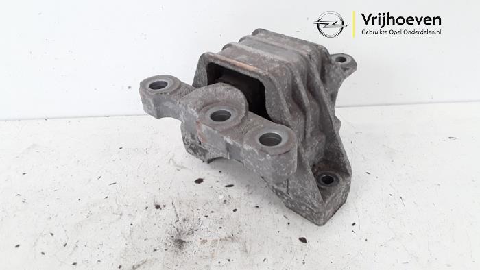 Motorfäste från en Opel Vectra C GTS 2.2 DIG 16V 2005