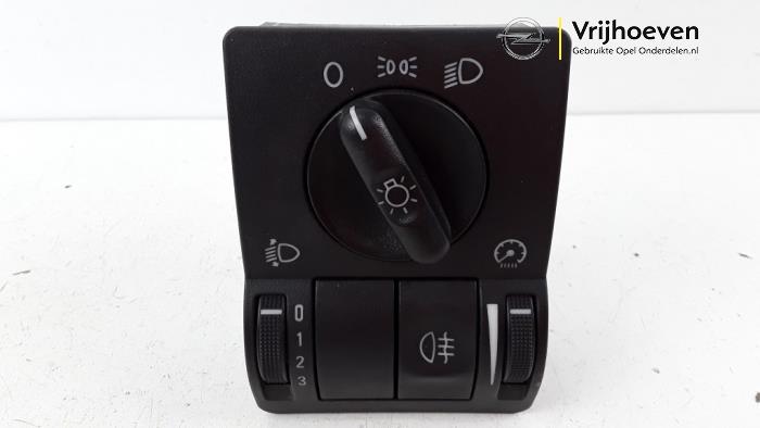 Light switch from a Opel Tigra Twin Top 1.4 16V 2006